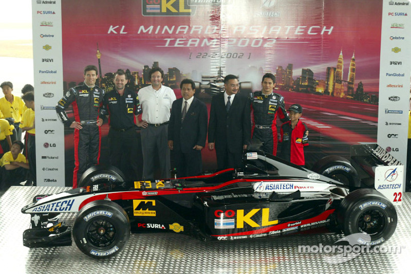 Alex Yoong, Mark Webber and Paul Stoddart presenting the new Minardi Asiatech PS02