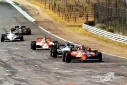 Durante 70 vueltas todos intentaron pasar a Gilles Villeneuve que nunca pudieron y Gilles retomo la carrera para ganar su 6 º y último gran premio