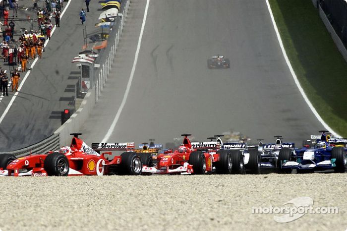 First corner: Rubens Barrichello in front of Michael Schumacher