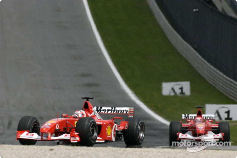 Tercera vuelta: Rubens Barrichello y Michael Schumacher