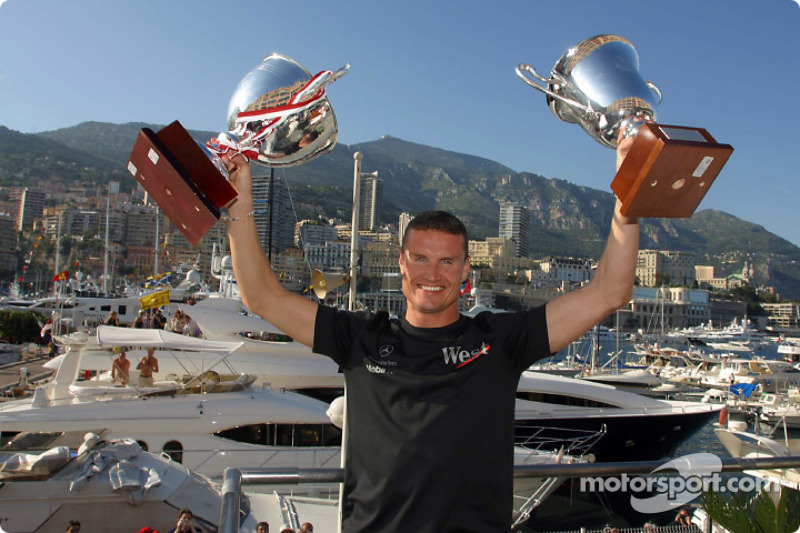 David Coulthard celebrando su triunfo