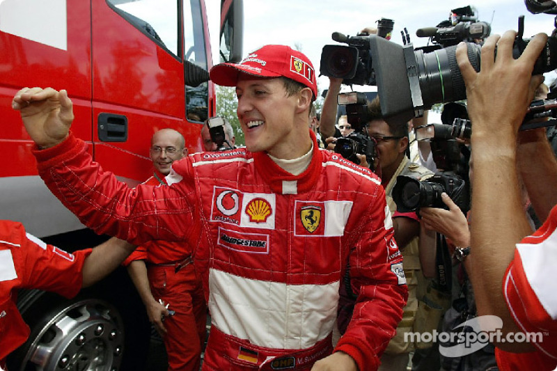 Переможець гонки і новоспечений чемпіон 2002 року Міхаель Шумахер, Ferrari