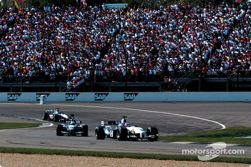 Juan Pablo Montoya and Ralf Schumacher in the pace lap