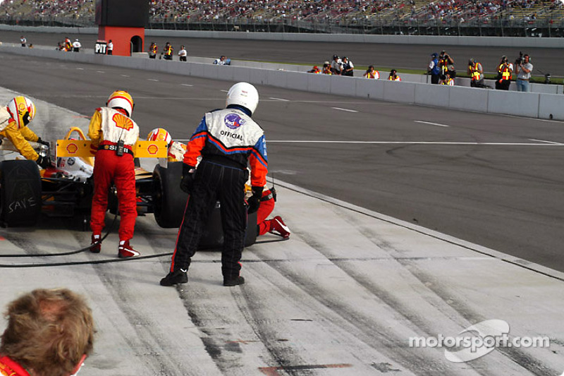 Arrêt au stand pour Jimmy Vasser