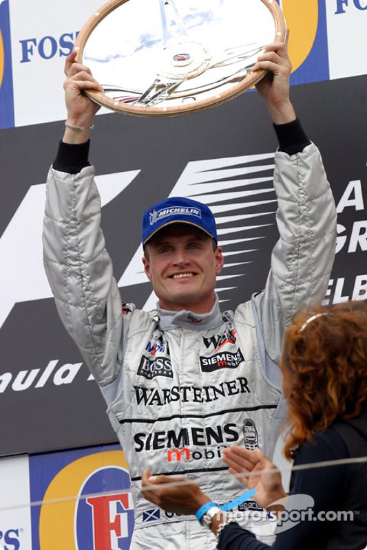 El podio: el ganador de la carrera, David Coulthard