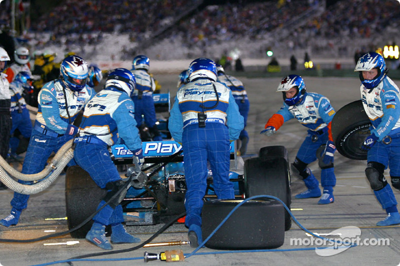 Arrêt au stand pour Paul Tracy