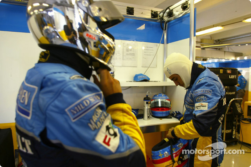 Jarno Trulli and Fernando Alonso get ready