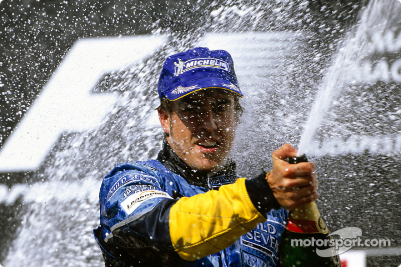 Podium: champagne for Fernando Alonso