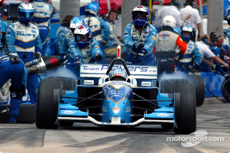 Arrêt au stand pour Paul Tracy