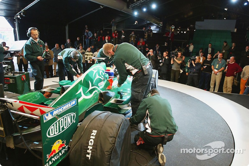 Mark Webber and team members get ready to test the new Jaguar R5