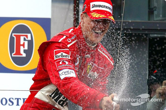 Podio: ganador de la carrera Michael Schumacher