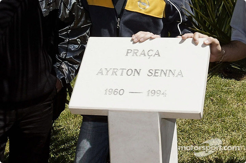 Monumento Ayrton Senna en 'Ayrton Senna Square' en Estoril