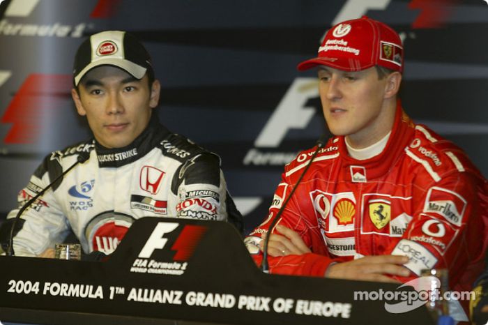 Quase na pole, 2004: Investimento da Honda, Takuma Sato foi a sensação da temporada de 2004 por sua velocidade e inconstância. No GP da Europa (Nurburgring), ele se tornou o primeiro japonês a largar na 1ª fila na F1, ao lado do pole, Michael Schumacher.