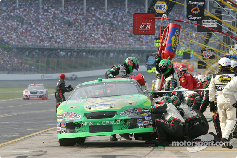 Pitstop for Bobby Labonte