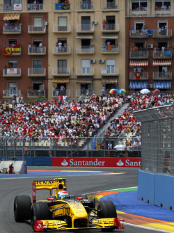 Vitaly Petrov, Renault F1 Team