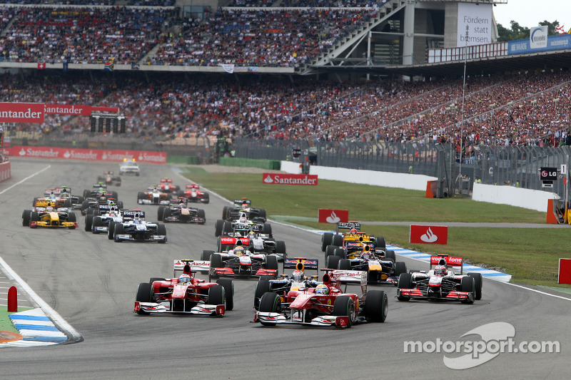 Felipe Massa, Scuderia Ferrari leads Fernando Alonso, Scuderia Ferrari and Sebastian Vettel, Red Bul