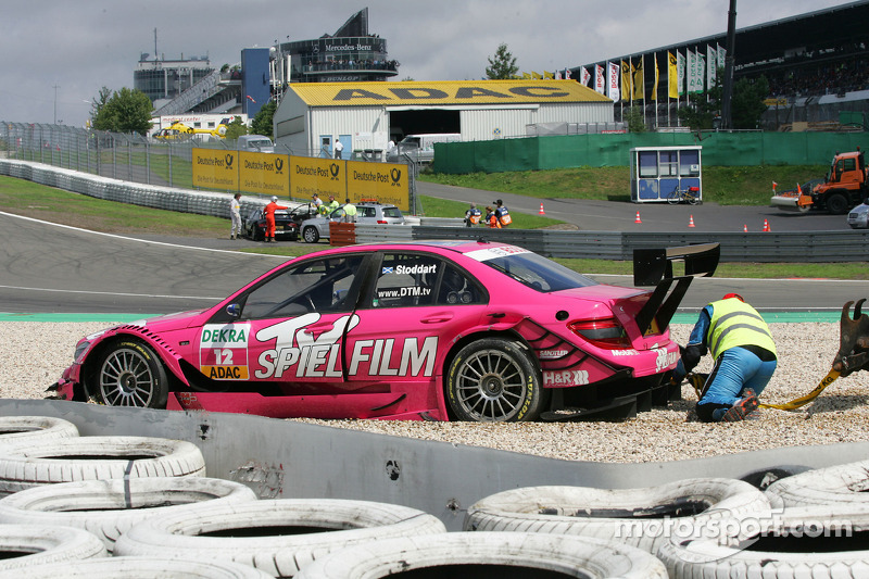 Susie Stoddart, Persson Motorsport, AMG Mercedes C-Klasse in het gravel na crash