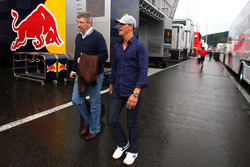 Ross Brawn, director de equipo, Mercedes GP y Michael Schumacher, Mercedes GP
