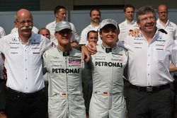 Foto del equipo Mercedes, el Dr. Dieter Zetsche, Presidente de Daimler, Michael Schumacher, Mercedes
