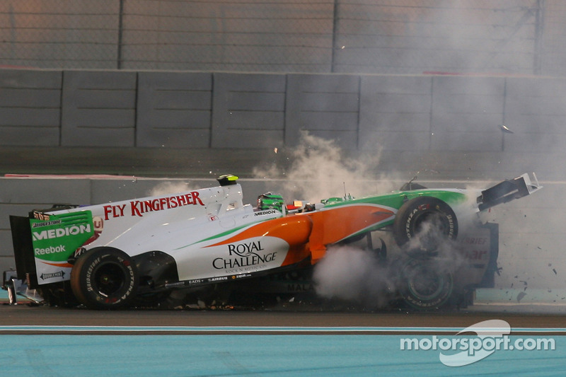 Accident de Vitantonio Liuzzi (Force India) et Michael Schumacher (Mercedes)