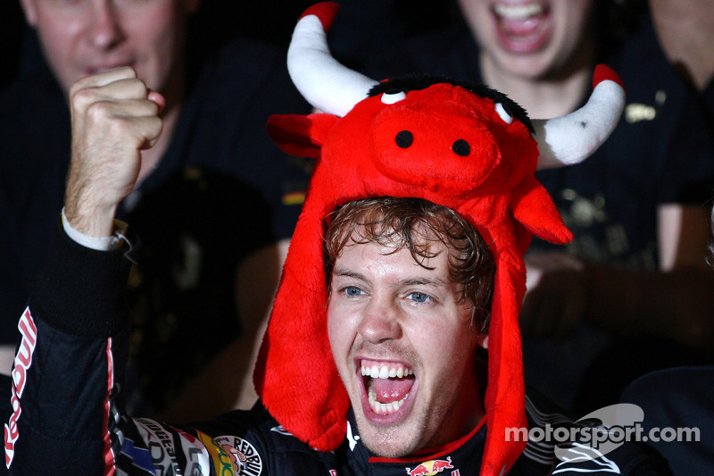 2010 - Vettel literalmente com um Red Bull