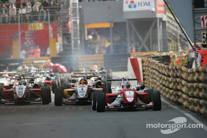 2010: Edoardo Mortara, Signature