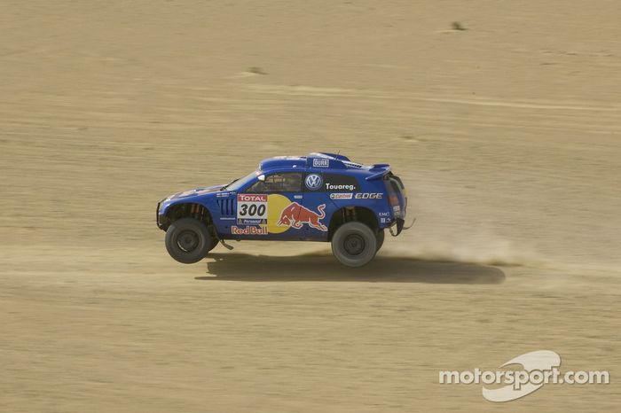 Volkswagen Motorsport: Carlos Sainz y Lucas Cruz Senra prueban el Wolkswagen Race Touareg 3 en Marruecos