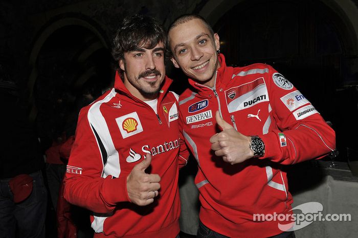 Fernando Alonso, Scuderia Ferrari, y Valentino Rossi, Ducati