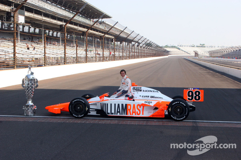 1. Dan Wheldon, Bryan Herta Autosport mit Curb / Agajanian