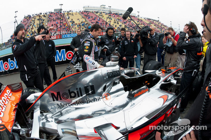 Tony Stewart prepares to get in Lewis Hamilton's McLaren