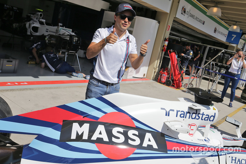 Felipe Massa con una decoración especial en el Williams FW38 por su retirada de la F1
