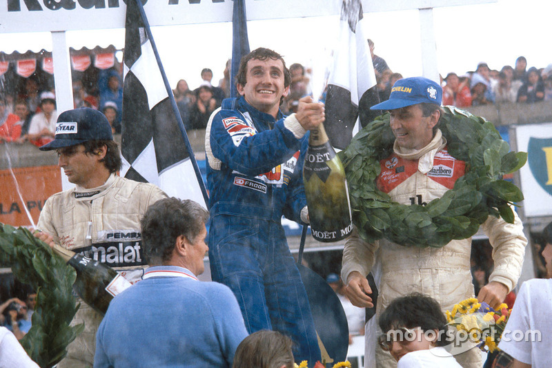 Podium: ganador, Alain Prost, Renault, segundo, John Watson, McLaren, tercero, Nelson Piquet, Brabham