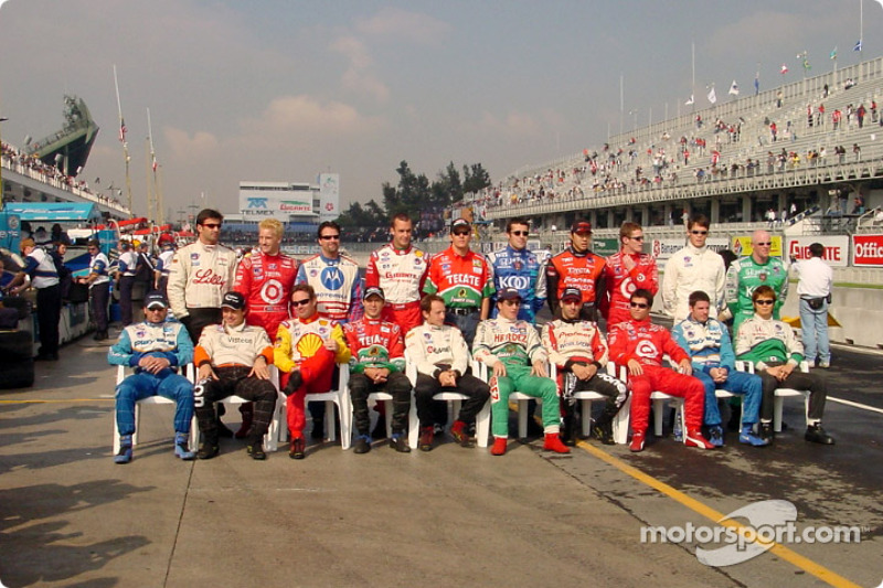 Foto de grupo pilotos clase 2002