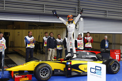 Romain Grosjean viert titel 2011 GP2 Series