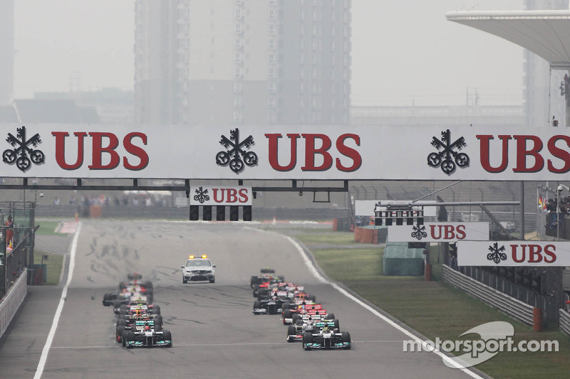Nico Rosberg, Mercedes AMG F1 lidera al inicio de la carrera