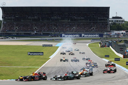 Sebastian Vettel, Red Bull Racing ve Michael Schumacher, Mercedes AMG F1 battle for 2. position, sta