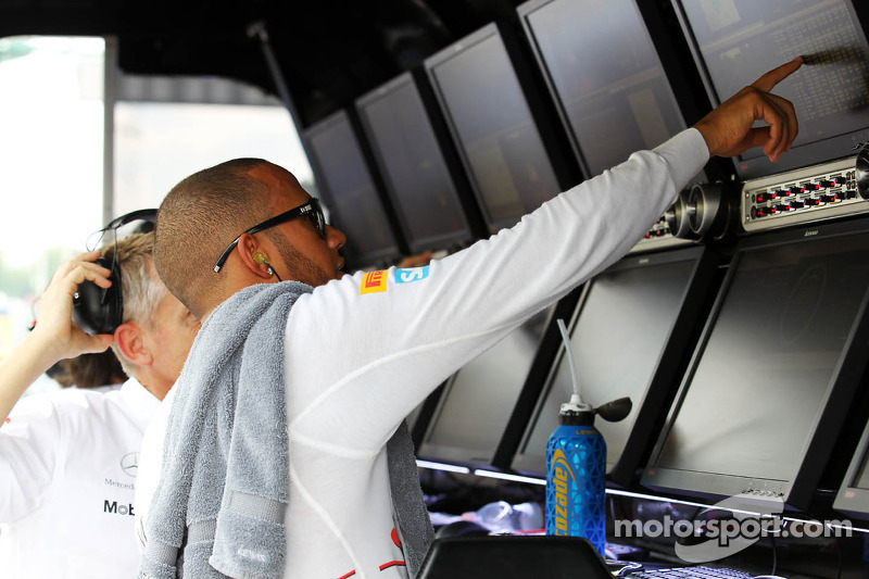 Lewis Hamilton, McLaren talks with Martin Whitmarsh, McLaren Chief Executive Officer on the pit gantry