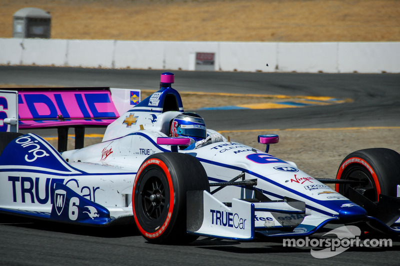 ... Sonoma 2012 mit Pink-Anteilen an ihrem IndyCar unterwegs