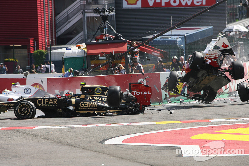 A crash at the start involving Lewis Hamilton, McLaren, Romain Grosjean, Lotus F1, Fernando Alonso, Ferrari, Kamui Kobayashi, Sauber