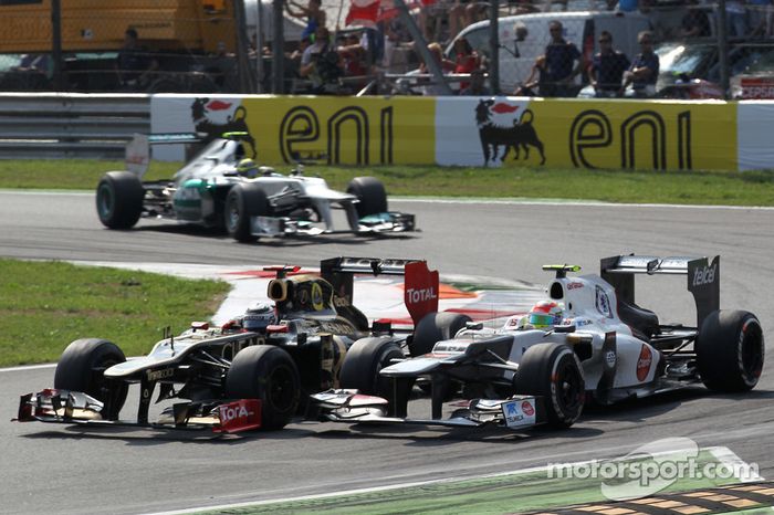 Kimi Raikkonen, Lotus Renault F1 Team y Sergio Pérez, Sauber F1 Team