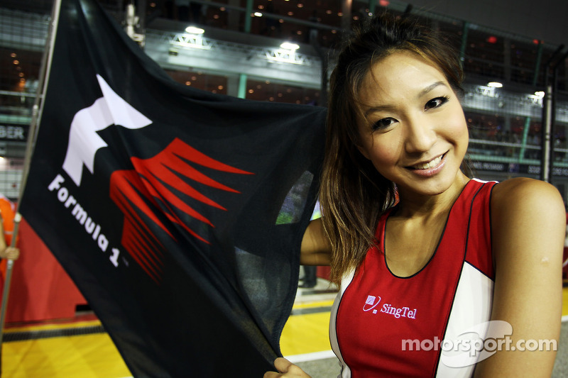 Grid girl with F1 flag