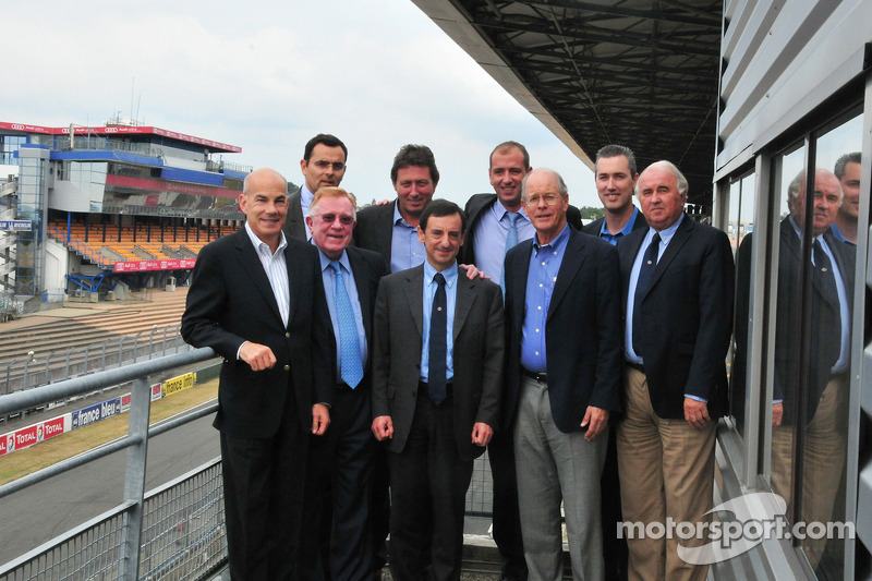 Scott Atherton (ALMS President en CEO), Frédéric Lénart, (ACO General Manager), Don Panoz (ALMS opri