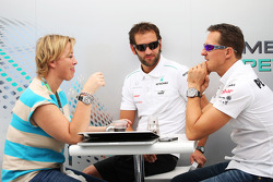 Michael Schumacher, Mercedes AMG F1 con su manager Sabine Kehm