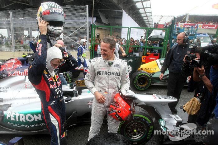 Sebastian Vettel, Red Bull Racing, y Michael Schumacher, Mercedes GP