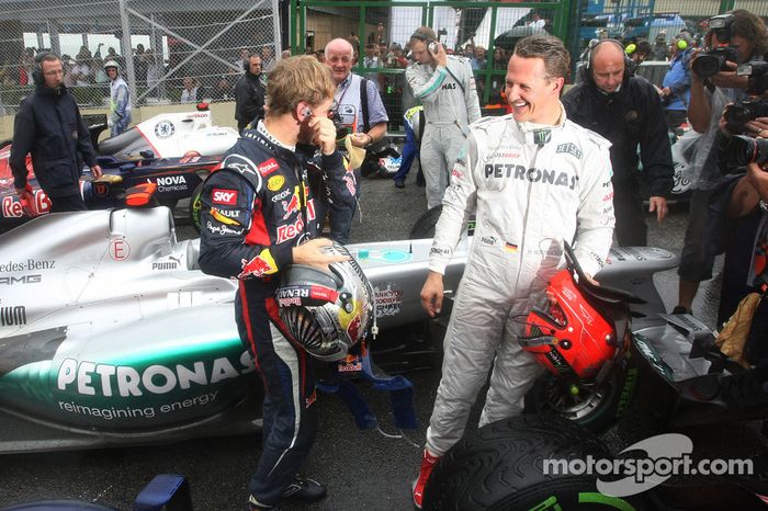 Sebastian Vettel, Red Bull Racing, y Michael Schumacher, Mercedes GP
