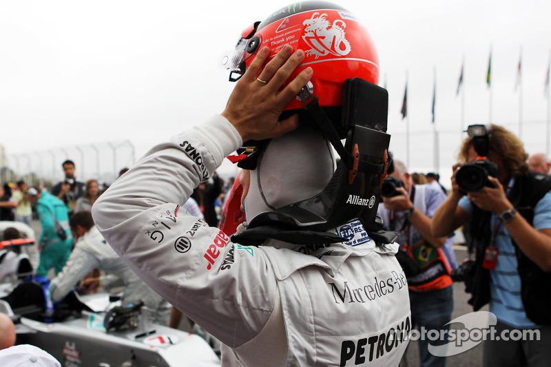 Michael Schumacher, Mercedes AMG F1, en la parrilla.