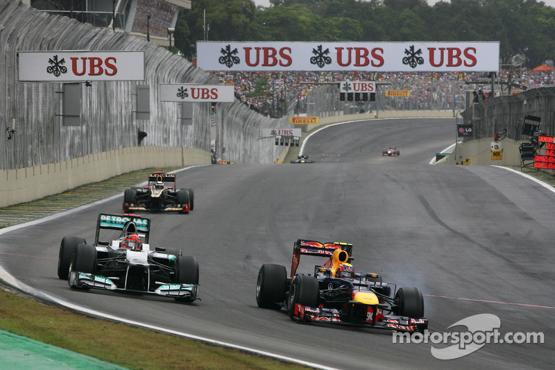 Michael Schumacher, Mercedes GP, e Mark Webber, Red Bull Racing