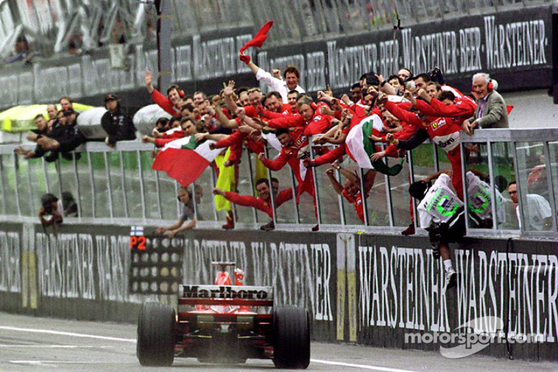 Michael Schumacher remporte le GP de Saint-Marin
