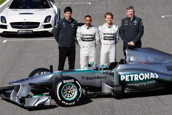 Toto Wolff, Mercedes AMG F1 Teilhaber und Geschäftsführer; Lewis Hamilton, Mercedes AMG F1 und Teamk