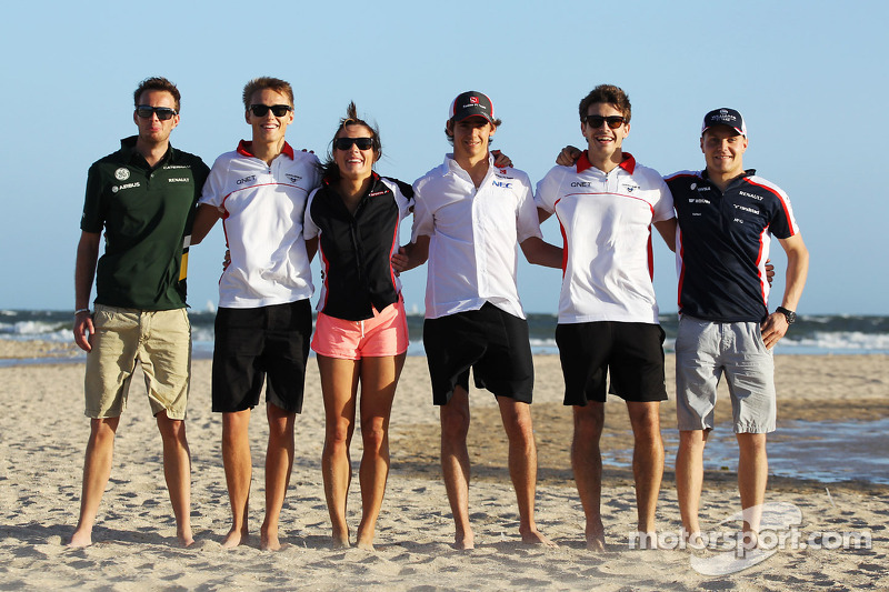 Pilotos novatos en la playa, Giedo van der Garde, Caterham F1 Team; Esteban Gutiérrez, Sauber; Max C